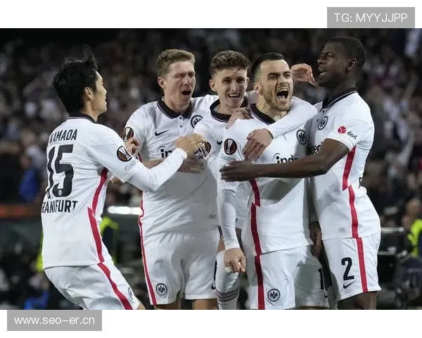 德甲赛季战况激烈 聚焦热门球队表现与未来前景分析 德甲赛季战况激烈 聚焦热门球队表现与未来前景分析